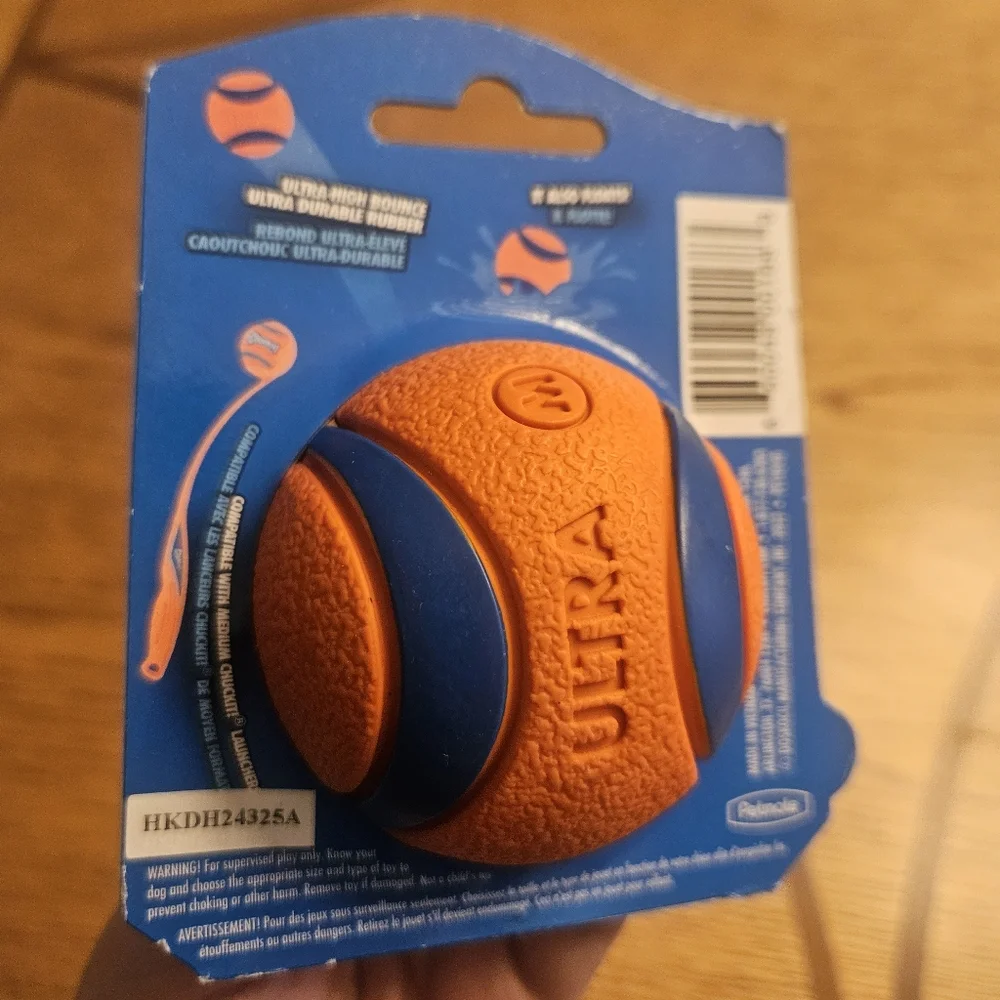 NWT Chuckit! Ultra Ball - Medium Dog Toy Floats & Ultra-High Bounce By Petmate